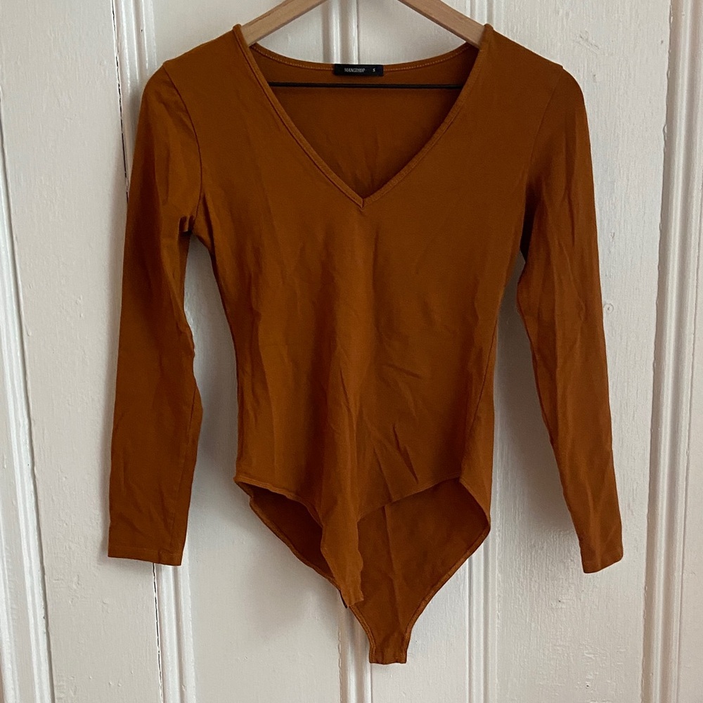 Trendy V-Neck Long Sleeve Bodysuit in Rust